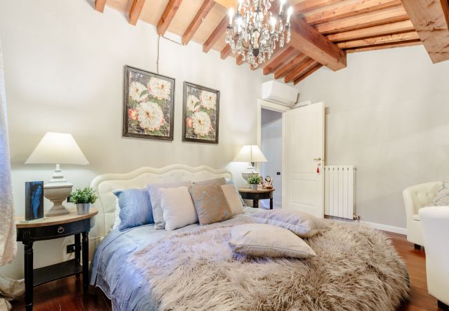 Villa i Capannori - VILLA CATIA Farmhouse. 3 Luxury Bedrooms, a Pool, a Jacuzzi and a Dream-Like Getaway Experience Villa i Capannori - VILLA CATIA Farmhouse. 3 Luxury Bedrooms, a Pool, a Jacuzzi and a Dream-Like Getaway Experience