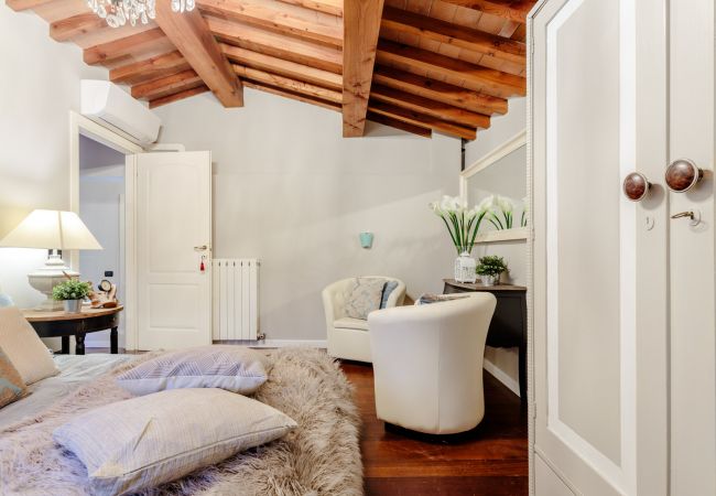 Villa i Capannori - VILLA CATIA Farmhouse. 3 Luxury Bedrooms, a Pool, a Jacuzzi and a Dream-Like Getaway Experience Villa i Capannori - VILLA CATIA Farmhouse. 3 Luxury Bedrooms, a Pool, a Jacuzzi and a Dream-Like Getaway Experience