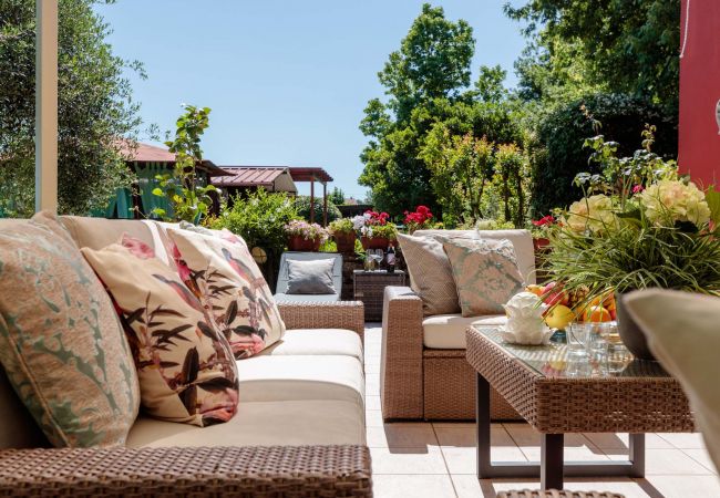 Villa i Capannori - VILLA CATIA Farmhouse. 3 Luxury Bedrooms, a Pool, a Jacuzzi and a Dream-Like Getaway Experience Villa i Capannori - VILLA CATIA Farmhouse. 3 Luxury Bedrooms, a Pool, a Jacuzzi and a Dream-Like Getaway Experience