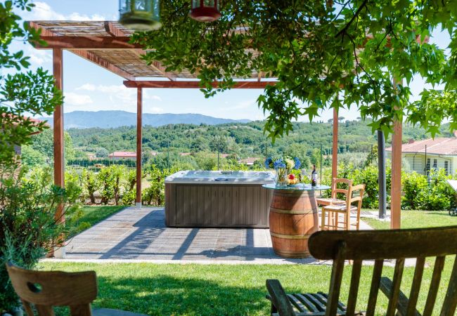 Villa i Capannori - VILLA CATIA Farmhouse. 3 Luxury Bedrooms, a Pool, a Jacuzzi and a Dream-Like Getaway Experience Villa i Capannori - VILLA CATIA Farmhouse. 3 Luxury Bedrooms, a Pool, a Jacuzzi and a Dream-Like Getaway Experience