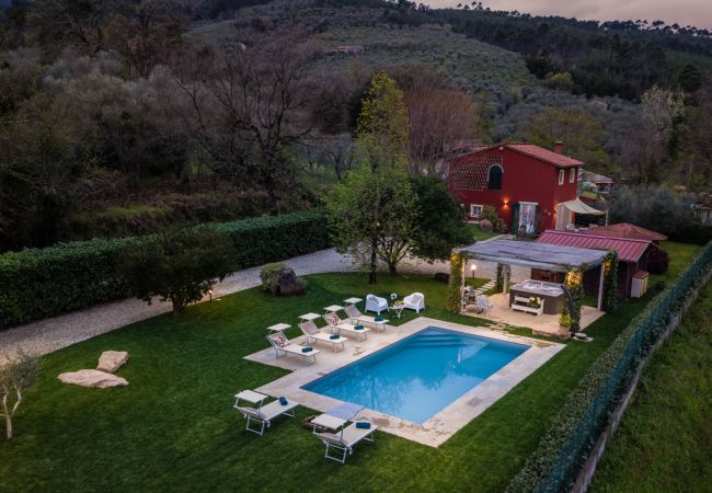 Villa i Capannori - VILLA CATIA Farmhouse. 3 Luxury Bedrooms, a Pool, a Jacuzzi and a Dream-Like Getaway Experience Villa i Capannori - VILLA CATIA Farmhouse. 3 Luxury Bedrooms, a Pool, a Jacuzzi and a Dream-Like Getaway Experience