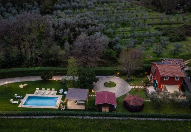 Villa i Capannori - VILLA CATIA Farmhouse. 3 Luxury Bedrooms, a Pool, a Jacuzzi and a Dream-Like Getaway Experience Villa i Capannori - VILLA CATIA Farmhouse. 3 Luxury Bedrooms, a Pool, a Jacuzzi and a Dream-Like Getaway Experience