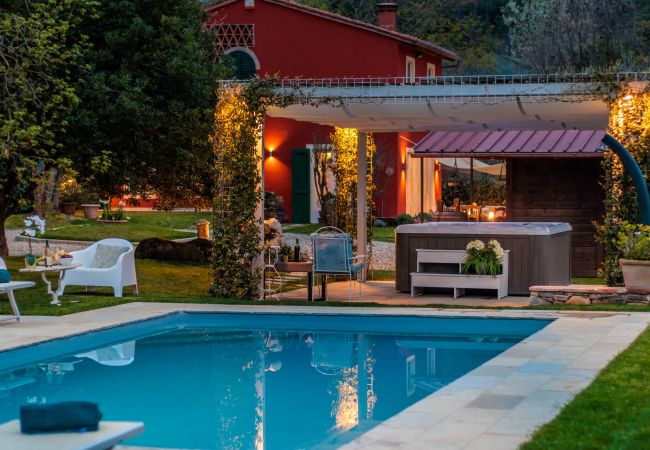 Villa i Capannori - VILLA CATIA Farmhouse. 3 Luxury Bedrooms, a Pool, a Jacuzzi and a Dream-Like Getaway Experience Villa i Capannori - VILLA CATIA Farmhouse. 3 Luxury Bedrooms, a Pool, a Jacuzzi and a Dream-Like Getaway Experience