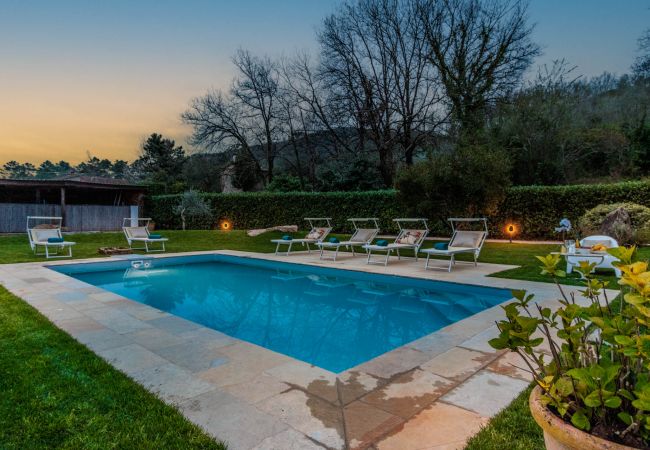 Villa i Capannori - VILLA CATIA Farmhouse. 3 Luxury Bedrooms, a Pool, a Jacuzzi and a Dream-Like Getaway Experience Villa i Capannori - VILLA CATIA Farmhouse. 3 Luxury Bedrooms, a Pool, a Jacuzzi and a Dream-Like Getaway Experience