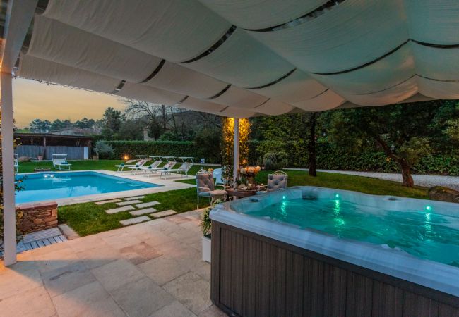 Villa i Capannori - VILLA CATIA Farmhouse. 3 Luxury Bedrooms, a Pool, a Jacuzzi and a Dream-Like Getaway Experience Villa i Capannori - VILLA CATIA Farmhouse. 3 Luxury Bedrooms, a Pool, a Jacuzzi and a Dream-Like Getaway Experience
