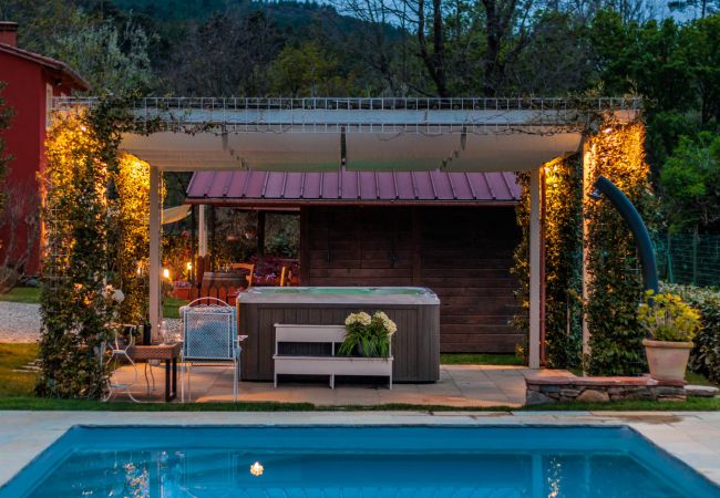 Villa i Capannori - VILLA CATIA Farmhouse. 3 Luxury Bedrooms, a Pool, a Jacuzzi and a Dream-Like Getaway Experience Villa i Capannori - VILLA CATIA Farmhouse. 3 Luxury Bedrooms, a Pool, a Jacuzzi and a Dream-Like Getaway Experience