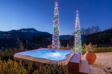 Villa i Lucca - VILLA REGINA, 4 bedrooms and a luxury style among the vineyards by Lucca Town