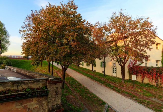 Lägenhet i Lucca - CASA KATHY: Smart and Convenient Luxury 2 Bedrooms Apartment inside the City Walls Lägenhet i Lucca - CASA KATHY: Smart and Convenient Luxury 2 Bedrooms Apartment inside the City Walls