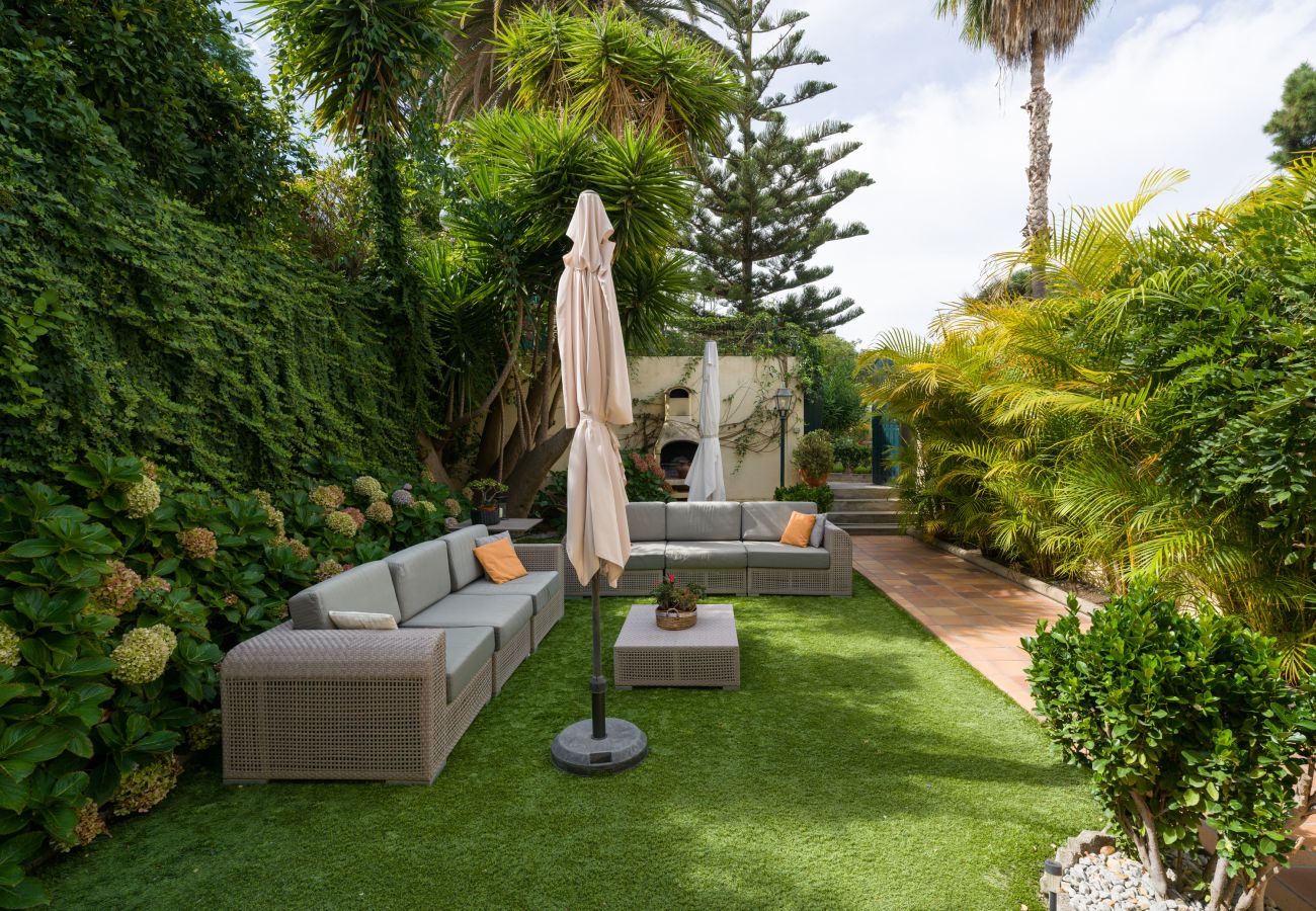 Stuga i Santa Brígida - House with cozy garden BBQ 