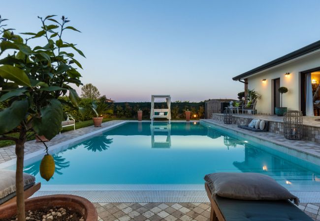 Villa i Viareggio - The Luxury Beach Villa with shared Swimming Pool, between Viareggio and Torre del Lago Puccini Villa i Viareggio - The Luxury Beach Villa with shared Swimming Pool, between Viareggio and Torre del Lago Puccini