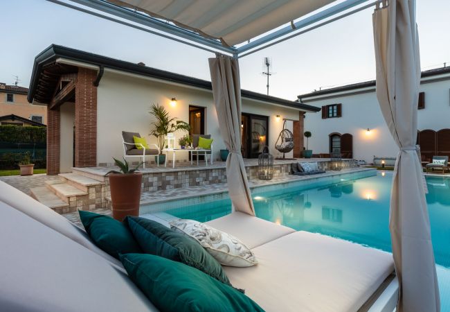Villa i Viareggio - The Luxury Beach Villa with shared Swimming Pool, between Viareggio and Torre del Lago Puccini Villa i Viareggio - The Luxury Beach Villa with shared Swimming Pool, between Viareggio and Torre del Lago Puccini