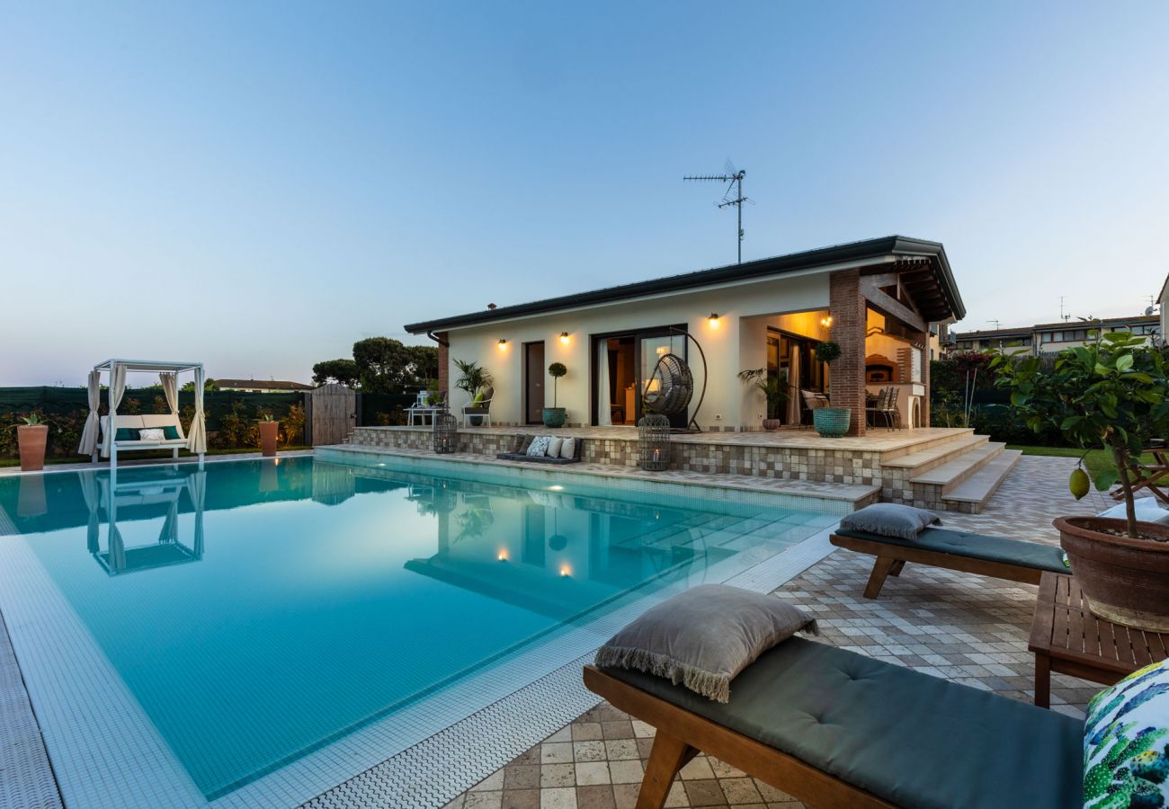 Villa i Viareggio - The Luxury Beach Villa with shared Swimming Pool, between Viareggio and Torre del Lago Puccini Villa i Viareggio - The Luxury Beach Villa with shared Swimming Pool, between Viareggio and Torre del Lago Puccini