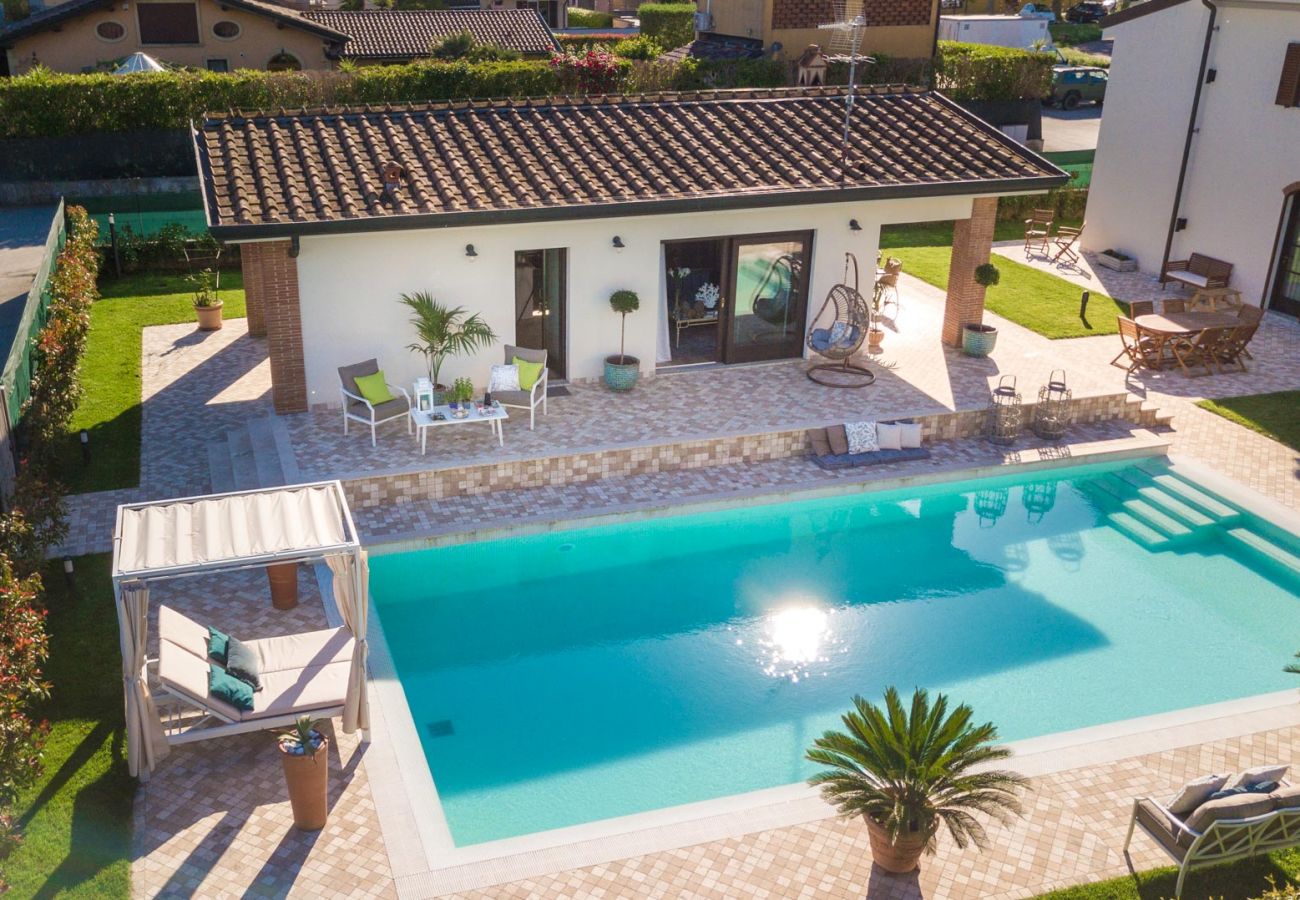Villa i Viareggio - The Luxury Beach Villa with shared Swimming Pool, between Viareggio and Torre del Lago Puccini Villa i Viareggio - The Luxury Beach Villa with shared Swimming Pool, between Viareggio and Torre del Lago Puccini