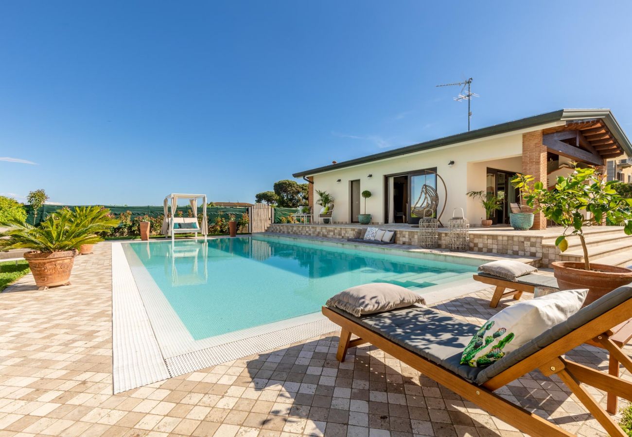 Villa i Viareggio - The Luxury Beach Villa with shared Swimming Pool, between Viareggio and Torre del Lago Puccini Villa i Viareggio - The Luxury Beach Villa with shared Swimming Pool, between Viareggio and Torre del Lago Puccini