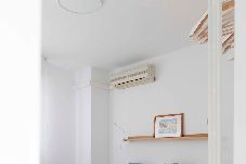 Lägenhet i Valencia / València - Modern One Bedroom Wifi AC Heating in Old Town II 