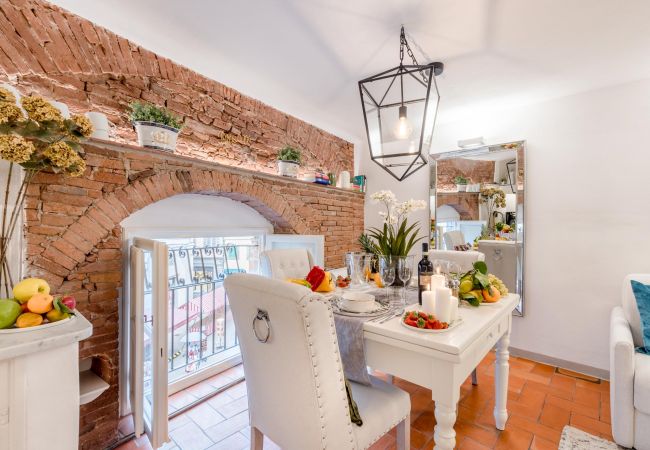 Lägenhet i Lucca - A Million Dollar's View: the Lucca Colosseum. Luxury 1 bedroom 1 Bathroom Apartment Lägenhet i Lucca - A Million Dollar's View: the Lucca Colosseum. Luxury 1 bedroom 1 Bathroom Apartment