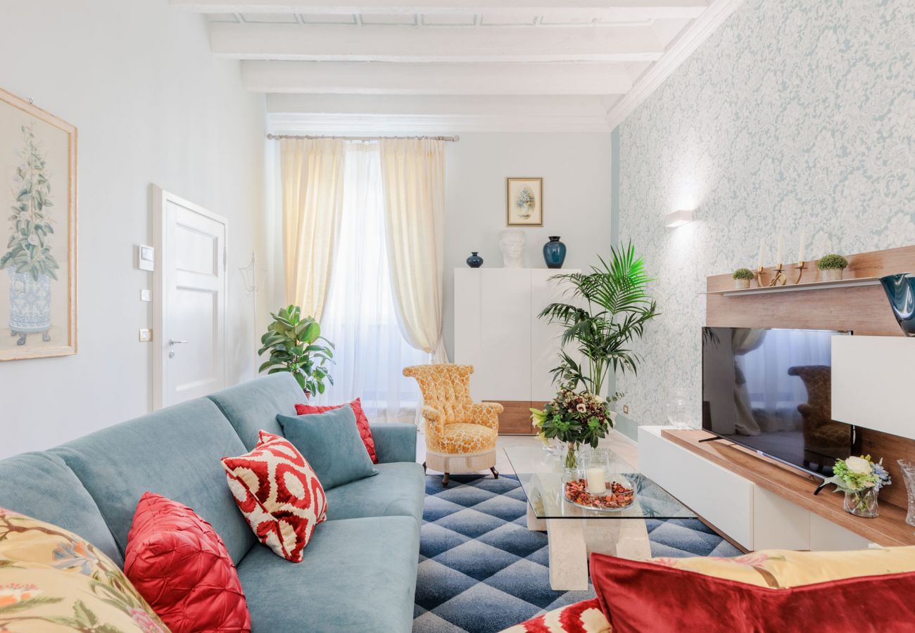 Lägenhet i Lucca - Luxury 3 Bedrooms Apartment with Elevator inside Lucca by the Main Square Piazza San Michele 