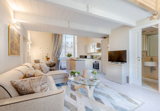 Lägenhet i Lucca - Luxury 1 Bedroom Apartment with Elevator inside the Walls of Lucca by the Main Square Piazza San Michele Lägenhet i Lucca - Luxury 1 Bedroom Apartment with Elevator inside the Walls of Lucca by the Main Square Piazza San Michele