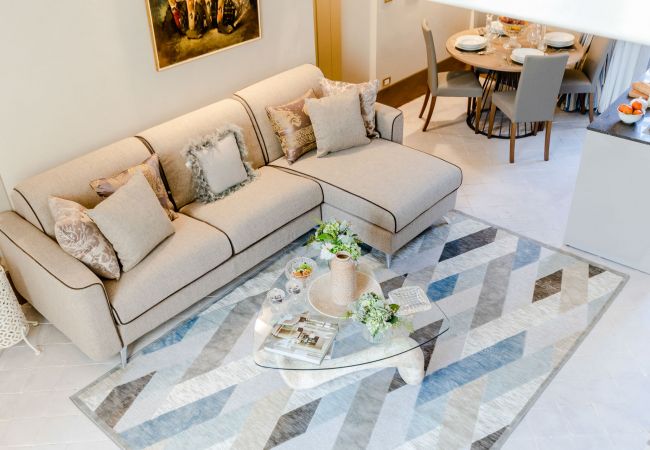 Lägenhet i Lucca - Luxury 1 Bedroom Apartment with Elevator inside the Walls of Lucca by the Main Square Piazza San Michele Lägenhet i Lucca - Luxury 1 Bedroom Apartment with Elevator inside the Walls of Lucca by the Main Square Piazza San Michele