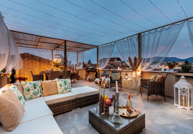 Lägenhet i Lucca - Casa Gina, a modern charming urban retreat with free parking by the train station and the Walls of Lucca Lägenhet i Lucca - Casa Gina, a modern charming urban retreat with free parking by the train station and the Walls of Lucca