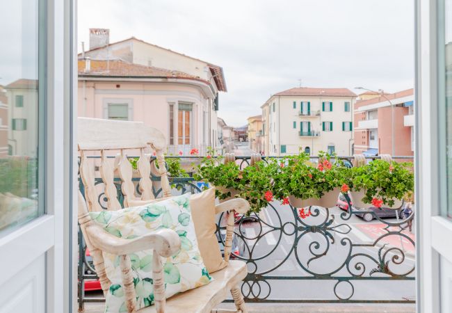 Lägenhet i Lucca - Casa Gina, a modern charming urban retreat with free parking by the train station and the Walls of Lucca Lägenhet i Lucca - Casa Gina, a modern charming urban retreat with free parking by the train station and the Walls of Lucca