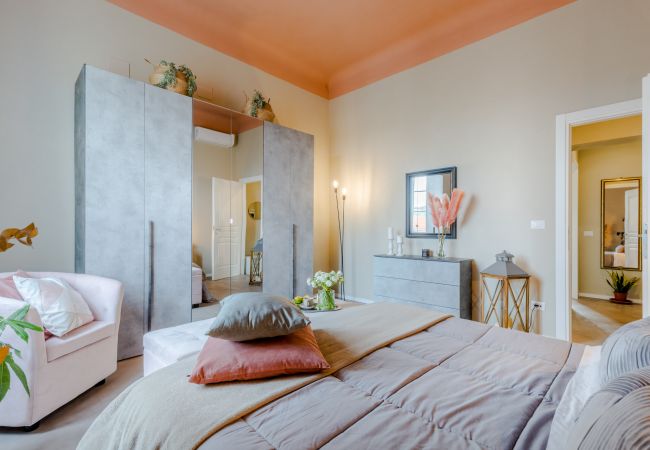 Lägenhet i Lucca - Casa Gina, a modern charming urban retreat with free parking by the train station and the Walls of Lucca Lägenhet i Lucca - Casa Gina, a modern charming urban retreat with free parking by the train station and the Walls of Lucca