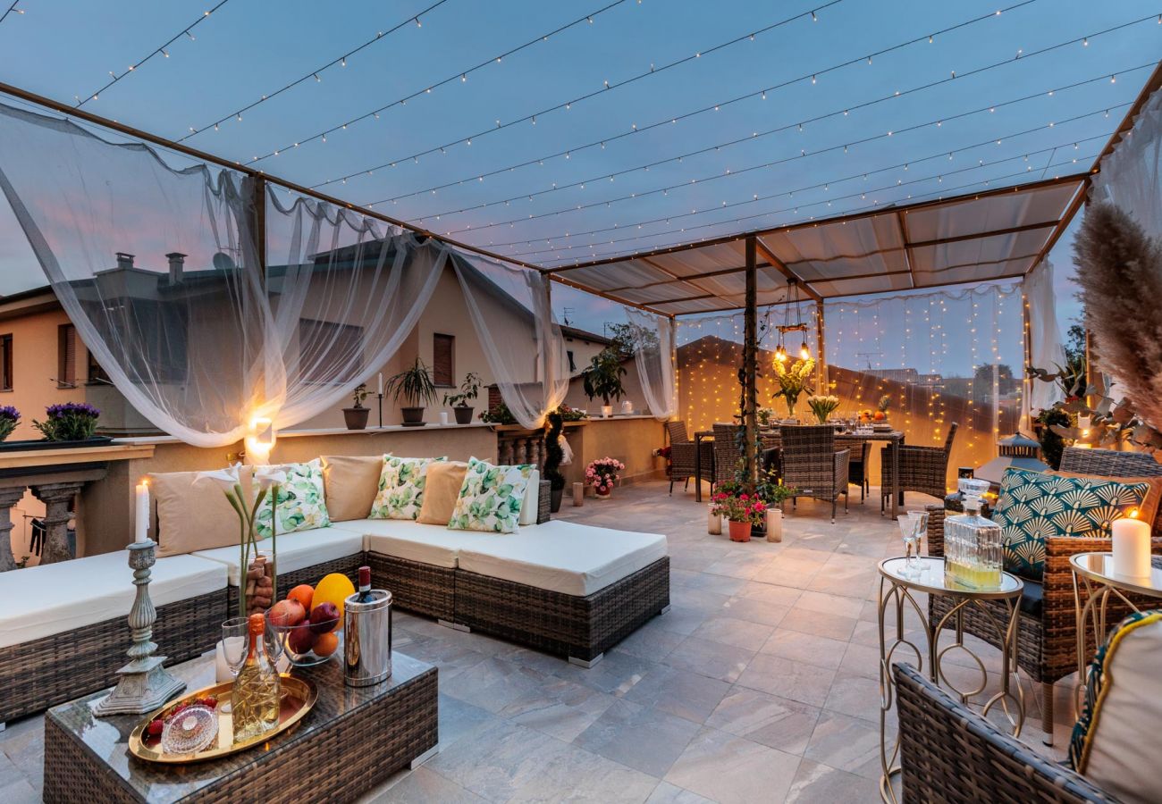 Lägenhet i Lucca - Casa Gina, a modern charming urban retreat with free parking by the train station and the Walls of Lucca Lägenhet i Lucca - Casa Gina, a modern charming urban retreat with free parking by the train station and the Walls of Lucca