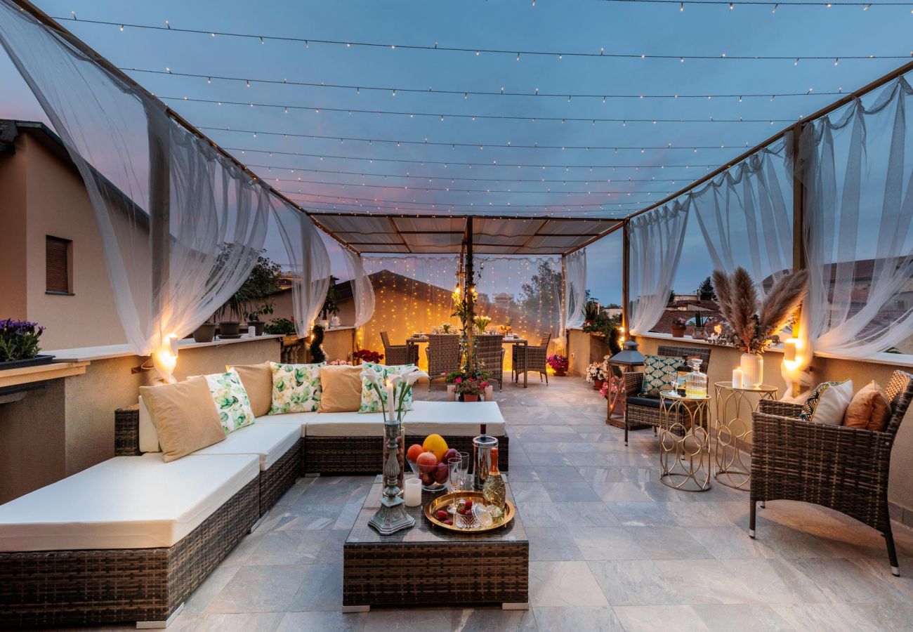 Lägenhet i Lucca - Casa Gina, a modern charming urban retreat with free parking by the train station and the Walls of Lucca Lägenhet i Lucca - Casa Gina, a modern charming urban retreat with free parking by the train station and the Walls of Lucca