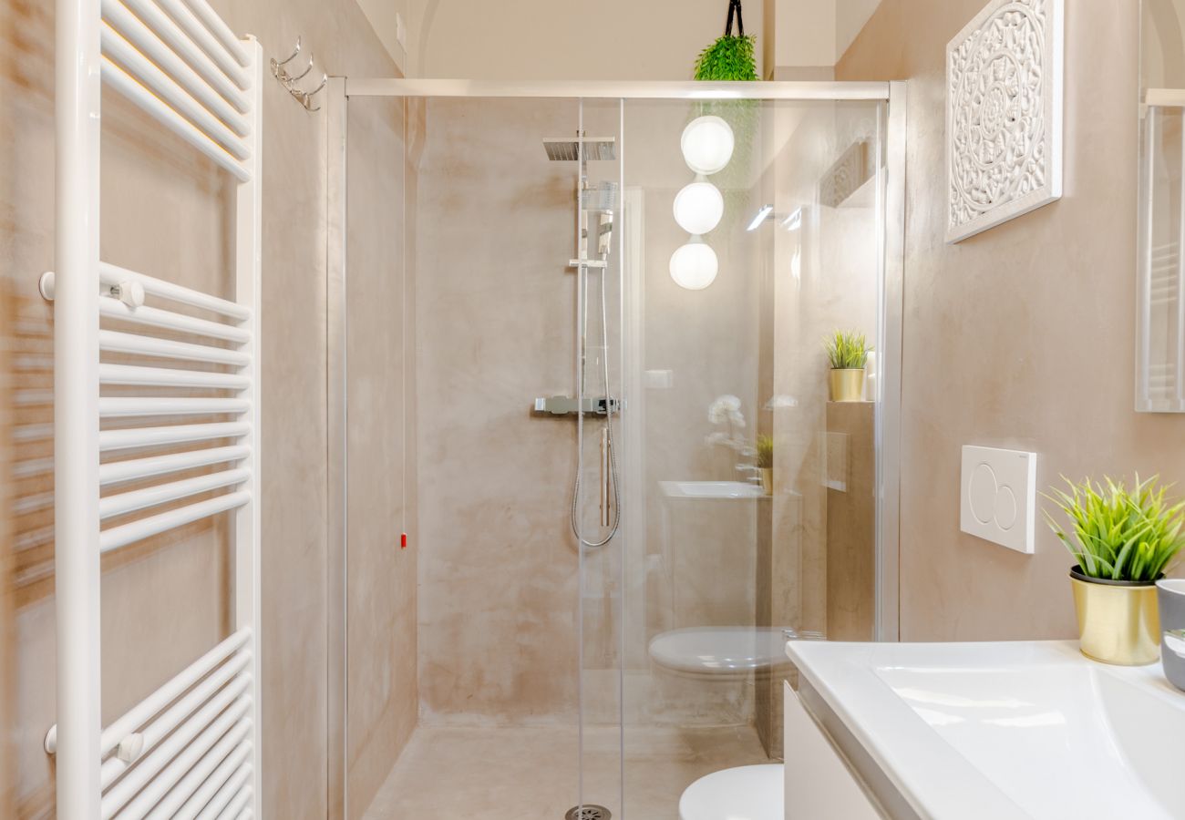 Lägenhet i Lucca - Casa Gina, a modern charming urban retreat with free parking by the train station and the Walls of Lucca Lägenhet i Lucca - Casa Gina, a modern charming urban retreat with free parking by the train station and the Walls of Lucca