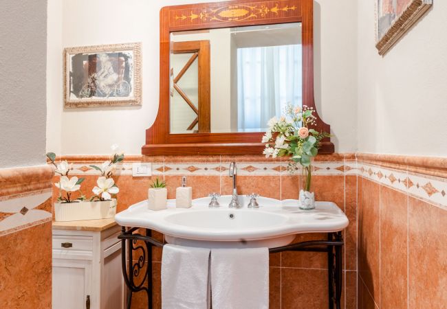 Lägenhet i Lucca - The Garden Along The Stream, romantic apartment with private garden inside the walls of Lucca Lägenhet i Lucca - The Garden Along The Stream, romantic apartment with private garden inside the walls of Lucca