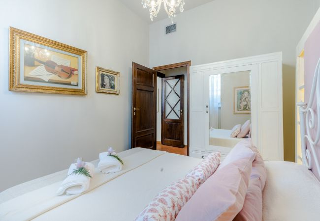 Lägenhet i Lucca - The Garden Along The Stream, romantic apartment with private garden inside the walls of Lucca Lägenhet i Lucca - The Garden Along The Stream, romantic apartment with private garden inside the walls of Lucca