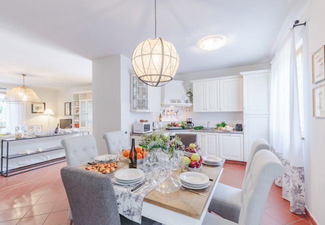 Villa i Marina di Pietrasanta - Regina Beach, Luxury 3 bedrooms Villa by the Beach in Marina di Pietrasanta Villa i Marina di Pietrasanta - Regina Beach, Luxury 3 bedrooms Villa by the Beach in Marina di Pietrasanta