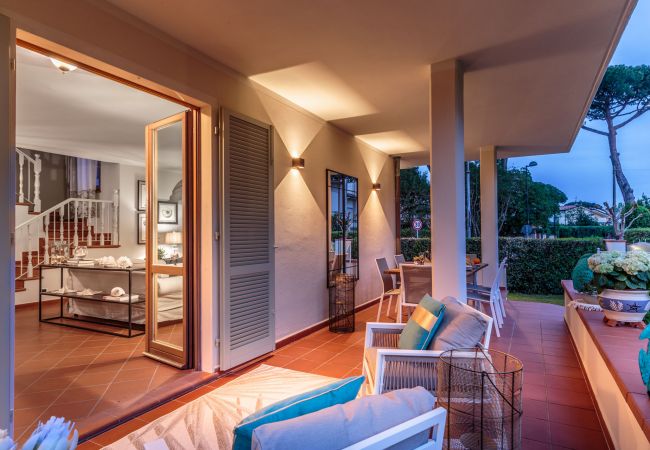 Villa i Marina di Pietrasanta - Regina Beach, Luxury 3 bedrooms Villa by the Beach in Marina di Pietrasanta Villa i Marina di Pietrasanta - Regina Beach, Luxury 3 bedrooms Villa by the Beach in Marina di Pietrasanta