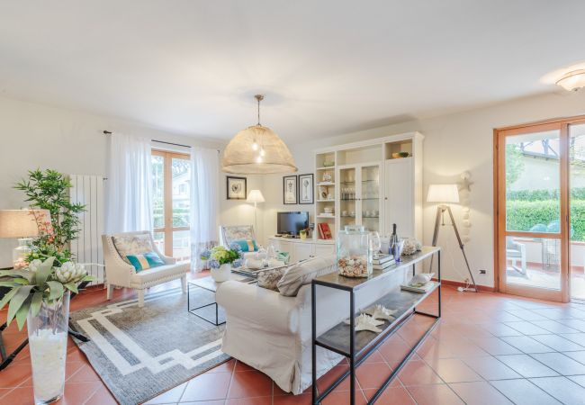 Villa i Marina di Pietrasanta - Regina Beach, Luxury 3 bedrooms Villa by the Beach in Marina di Pietrasanta Villa i Marina di Pietrasanta - Regina Beach, Luxury 3 bedrooms Villa by the Beach in Marina di Pietrasanta