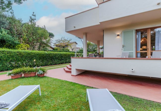 Villa i Marina di Pietrasanta - Regina Beach, Luxury 3 bedrooms Villa by the Beach in Marina di Pietrasanta Villa i Marina di Pietrasanta - Regina Beach, Luxury 3 bedrooms Villa by the Beach in Marina di Pietrasanta