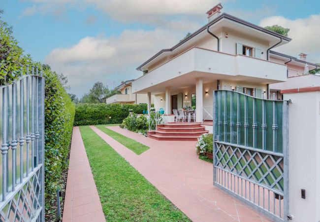 Villa i Marina di Pietrasanta - Regina Beach, Luxury 3 bedrooms Villa by the Beach in Marina di Pietrasanta Villa i Marina di Pietrasanta - Regina Beach, Luxury 3 bedrooms Villa by the Beach in Marina di Pietrasanta