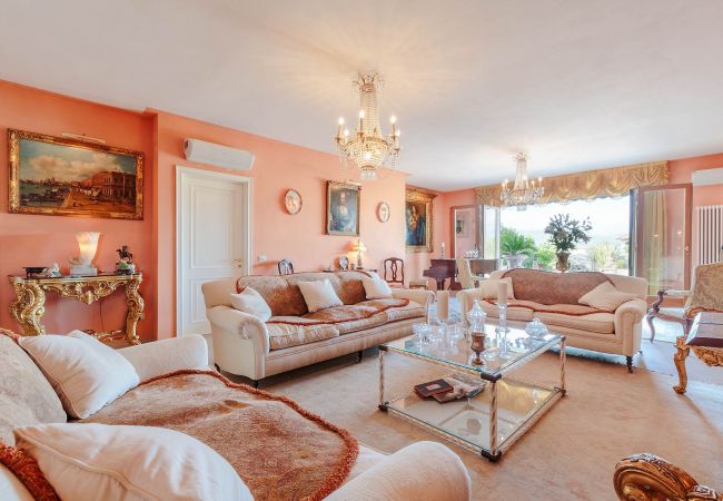Lägenhet i Lucca - Casa Dieter, a superb 2 bedrooms Apartment with Grand Terrace and private parking in Central Lucca Lägenhet i Lucca - Casa Dieter, a superb 2 bedrooms Apartment with Grand Terrace and private parking in Central Lucca
