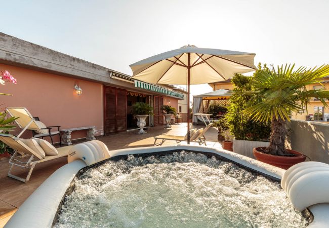 Lägenhet i Lucca - Casa Dieter, a superb 2 bedrooms Apartment with Grand Terrace and private parking in Central Lucca Lägenhet i Lucca - Casa Dieter, a superb 2 bedrooms Apartment with Grand Terrace and private parking in Central Lucca