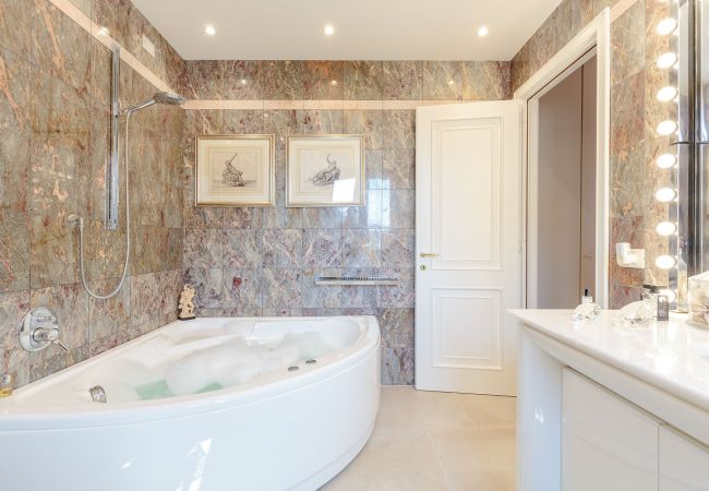 Lägenhet i Lucca - Casa Dieter, a superb 2 bedrooms Apartment with Grand Terrace and private parking in Central Lucca Lägenhet i Lucca - Casa Dieter, a superb 2 bedrooms Apartment with Grand Terrace and private parking in Central Lucca