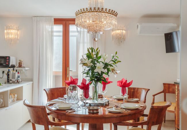 Lägenhet i Lucca - Casa Dieter, a superb 2 bedrooms Apartment with Grand Terrace and private parking in Central Lucca Lägenhet i Lucca - Casa Dieter, a superb 2 bedrooms Apartment with Grand Terrace and private parking in Central Lucca