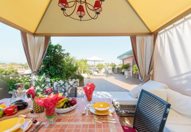 Lägenhet i Lucca - Casa Dieter, a superb 2 bedrooms Apartment with Grand Terrace and private parking in Central Lucca Lägenhet i Lucca - Casa Dieter, a superb 2 bedrooms Apartment with Grand Terrace and private parking in Central Lucca