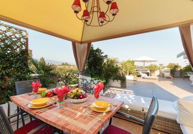 Lägenhet i Lucca - Casa Dieter, a superb 2 bedrooms Apartment with Grand Terrace and private parking in Central Lucca Lägenhet i Lucca - Casa Dieter, a superb 2 bedrooms Apartment with Grand Terrace and private parking in Central Lucca