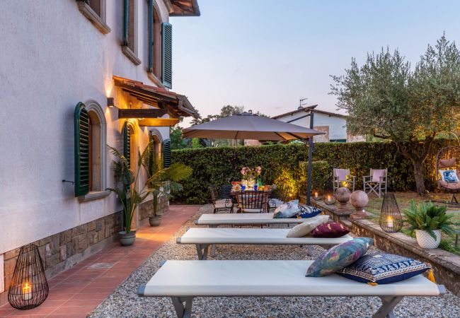 Villa i Monte San quirico - Villa Cesare, a Convenient 4 bedroom Villa with Pool close to Lucca Town Villa i Monte San quirico - Villa Cesare, a Convenient 4 bedroom Villa with Pool close to Lucca Town