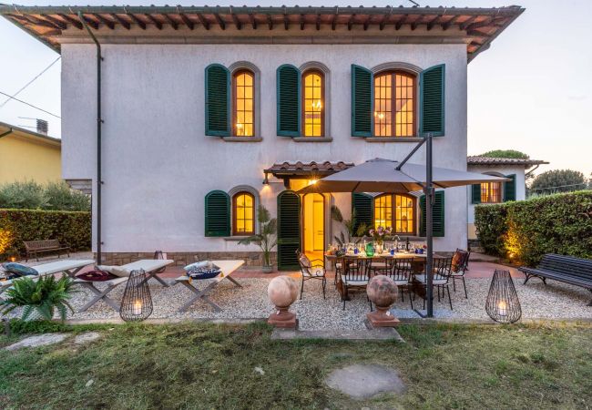 Villa i Monte San quirico - Villa Cesare, a Convenient 4 bedroom Villa with Pool close to Lucca Town Villa i Monte San quirico - Villa Cesare, a Convenient 4 bedroom Villa with Pool close to Lucca Town