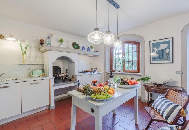 Villa i Monte San quirico - Villa Cesare, a Convenient 4 bedroom Villa with Pool close to Lucca Town Villa i Monte San quirico - Villa Cesare, a Convenient 4 bedroom Villa with Pool close to Lucca Town