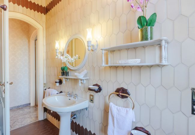 Villa i Monte San quirico - Villa Cesare, a Convenient 4 bedroom Villa with Pool close to Lucca Town Villa i Monte San quirico - Villa Cesare, a Convenient 4 bedroom Villa with Pool close to Lucca Town