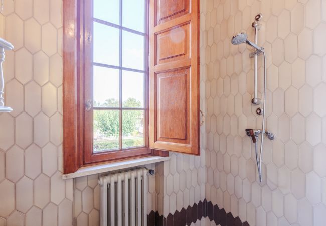 Villa i Monte San quirico - Villa Cesare, a Convenient 4 bedroom Villa with Pool close to Lucca Town Villa i Monte San quirico - Villa Cesare, a Convenient 4 bedroom Villa with Pool close to Lucca Town