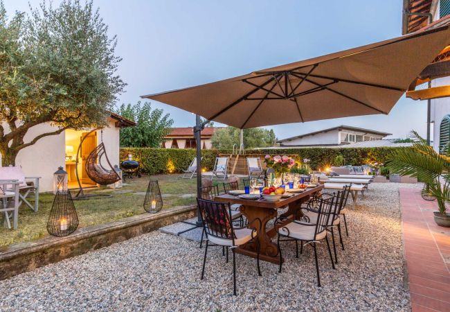 Villa i Monte San quirico - Villa Cesare, a Convenient 4 bedroom Villa with Pool close to Lucca Town Villa i Monte San quirico - Villa Cesare, a Convenient 4 bedroom Villa with Pool close to Lucca Town