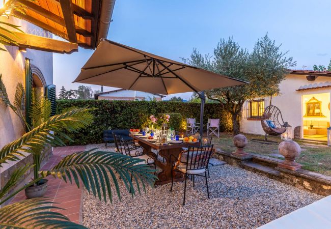 Villa i Monte San quirico - Villa Cesare, a Convenient 4 bedroom Villa with Pool close to Lucca Town Villa i Monte San quirico - Villa Cesare, a Convenient 4 bedroom Villa with Pool close to Lucca Town
