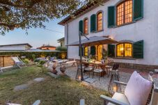 Villa i Monte San quirico - Villa Cesare, a Convenient 4 bedroom Villa with Pool close to Lucca Town